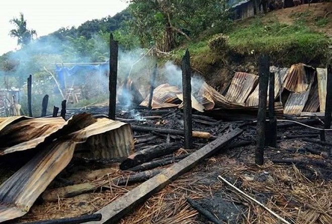 Ch&aacute;y nh&agrave; trong đ&ecirc;m, 5 người trong gia đ&igrave;nh tho&aacute;t chết - Ảnh 1.