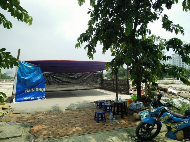 H&agrave; Nội: B&eacute; g&aacute;i 5 tuổi trọng thương v&igrave; vật cứng văng tr&uacute;ng đầu khi chơi ở s&acirc;n chung cư - Ảnh 2.