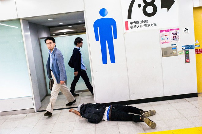 Những gã say xỉn từ ga tàu cho đến đường phố: Nét văn hóa tiệc tùng của giới công sở Nhật Bản - Ảnh 10.