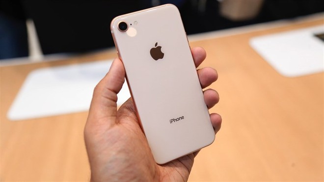 iPhone 8 hấp dẫn đấy nhưng giờ lại là lúc tốt nhất để mua iPhone 7 - Ảnh 1.