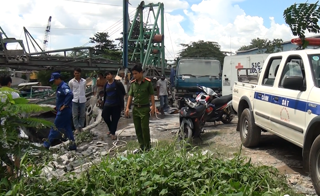 TP. HCM: Thi thể người phụ nữ không mặc quần áo trên sông Vàm Thuật - Ảnh 1.