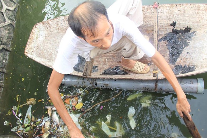 Hà Nội: Bao cao su đã qua sử dụng nổi trắng một góc Hồ Tây, công an vào cuộc điều tra - Ảnh 4.