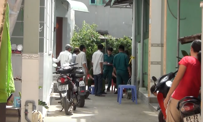 Ph&aacute;t hiện con trai treo cổ trong nh&agrave;, mẹ đau đớn kh&oacute;c th&eacute;t - Ảnh 1.