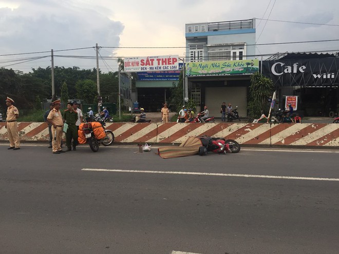 Đồng Nai: Lái xe máy đi du lịch, người phụ nữ ngoại quốc bị xe ben cán tử vong - Ảnh 1.