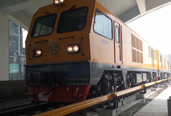 Chùm ảnh: Chạy thử nghiệm tàu công trình dự án tuyến đường sắt Cát Linh - Hà Đông - Ảnh 2.