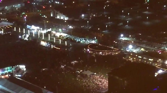 Nóng: Xả súng vào đám đông ở lễ hội âm nhạc Las Vegas, hơn 100 người thương vong - Ảnh 3.