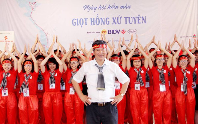 Qua lời kể của những người từng c&oacute; dịp gặp gỡ, người ta mới hiểu tấm l&ograve;ng y đức của Viện trưởng Viện huyết học truyền m&aacute;u TW - Ảnh 5.