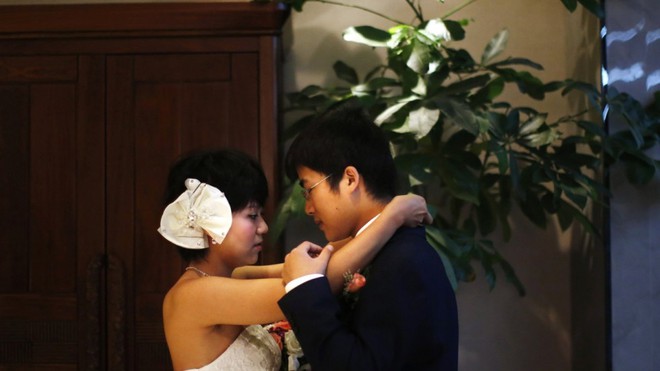 Xu hướng lấy chồng của phụ nữ Trung Quốc: G&aacute;i giỏi, kiếm tiền tốt th&igrave; phải chọn phi c&ocirc;ng mới xứng tầm - Ảnh 1.
