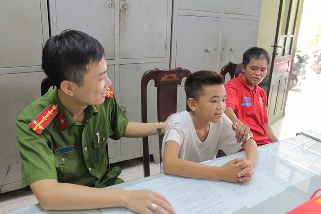 Hành trình lưu lạc hơn 1 tháng khó tin của bé 13 tuổi từ Sơn La xuống Hà Nội - Ảnh 1.