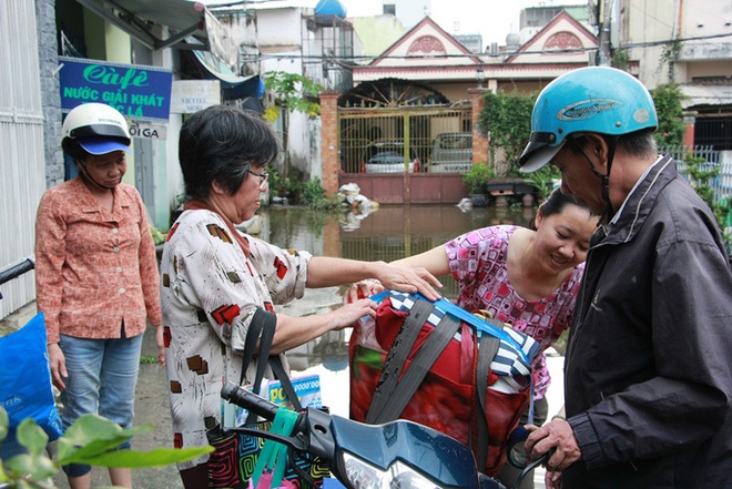 Chuyển nhà đi thuê trọ sau 1 tuần ngập triền miên - Ảnh 2.