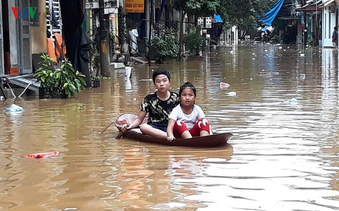 Mưa lũ hoành hành, 50 người chết và mất tích - Ảnh 13.