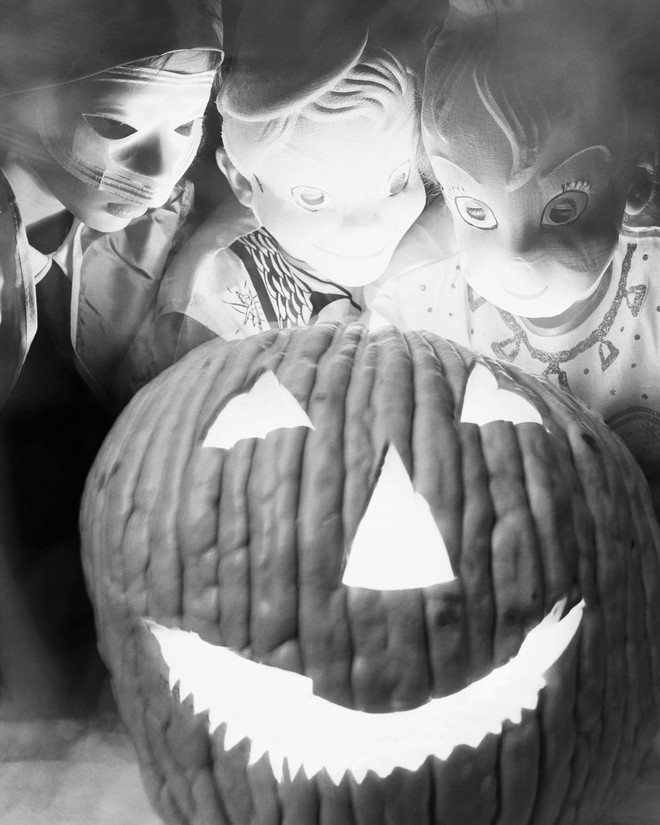 Những bộ hóa trang ám ảnh đến rùng rợn: Halloween ngày xưa kinh dị hơn giờ gấp nhiều lần - Ảnh 2.