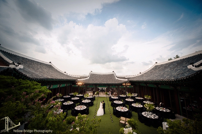 Hé lộ địa điểm tuần trăng mật và người chủ trì đám cưới thế kỷ của Song Joong Ki và Song Hye Kyo - Ảnh 2.