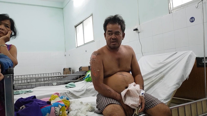 Vụ hỏa hoạn khiến 6 người thương vong ở S&agrave;i G&ograve;n: B&eacute; 10 th&aacute;ng tuổi may mắn được cứu sống sau khi mẹ quấn &aacute;o ướt đặt ở g&oacute;c ph&ograve;ng tắm - Ảnh 2.