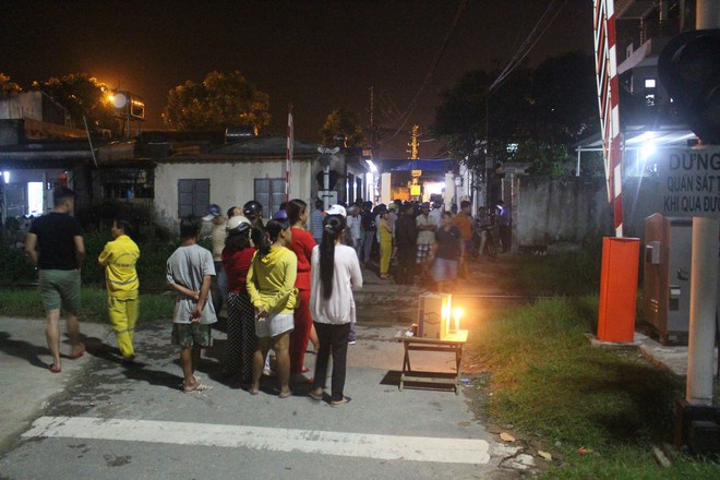 Đ&agrave; Nẵng: Nam thanh ni&ecirc;n bỏ xe m&aacute;y rồi đứng cạnh đường ray, bị t&agrave;u hỏa k&eacute;o hơn 10m, thi thể kh&ocirc;ng nguy&ecirc;n vẹn - Ảnh 2.