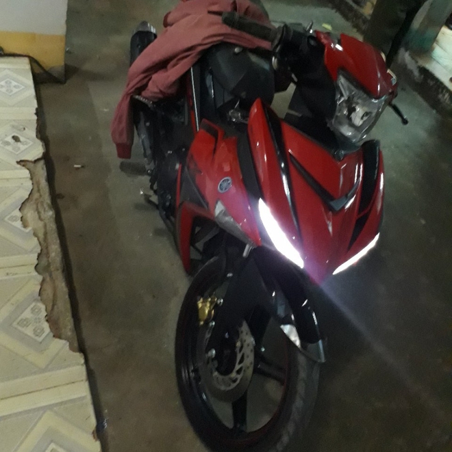 Rượt đuổi 40km, &ldquo;hiệp sĩ&rdquo; bắt t&ecirc;n trộm xe ẩn m&igrave;nh dưới mương nước - Ảnh 3.