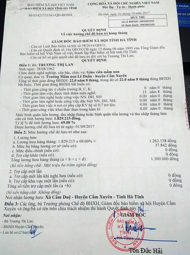 Đi dạy 37 năm, c&ocirc; gi&aacute;o bật kh&oacute;c khi nhận lương hưu 1,3 triệu - Ảnh 2.
