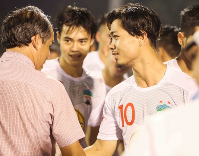 Sổ tay: Cứ như s&acirc;n Thống Nhất l&agrave; s&acirc;n nh&agrave; của HA Gia Lai - Ảnh 1.