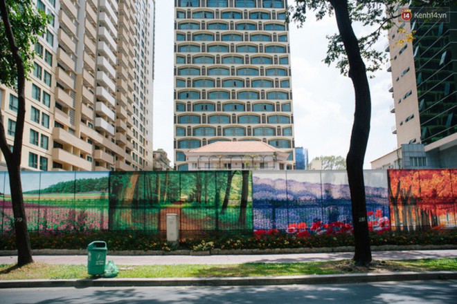 Khi graffiti nửa mùa xuất hiện tràn lan ở Sài Gòn: Đến cả những tấm pano rất đẹp cũng đã bị bôi bẩn - Ảnh 1.