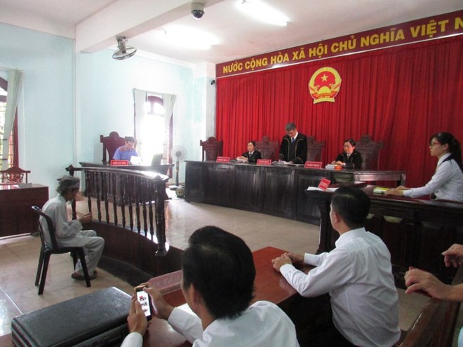 T&ograve;a miễn h&igrave;nh phạt cho cụ &ocirc;ng 84 tuổi bị con đ&ograve;i bỏ t&ugrave; - Ảnh 1.