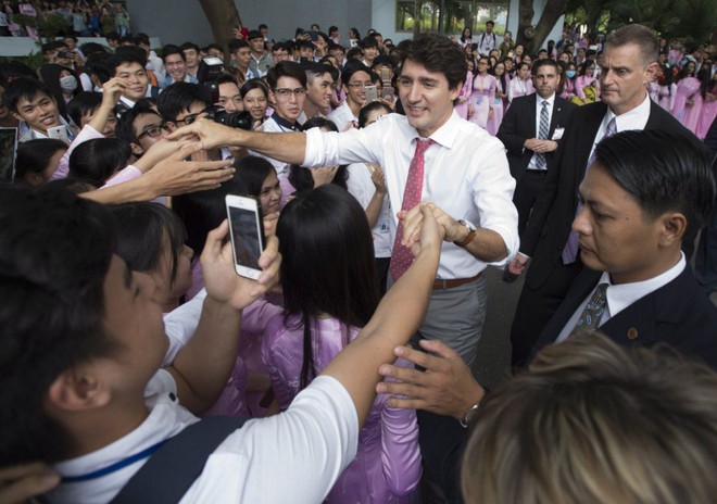 Nhìn lại những khoảnh khắc ấn tượng của Thủ tướng Canada Justin Trudeau trong 4 ngày ở Việt Nam - Ảnh 7.