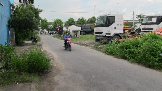 Trên đường bắt xe buýt đi làm, nữ bác sĩ ở Sài Gòn bị tên cướp chém xối xả rồi giật túi xách bỏ chạy - Ảnh 1.