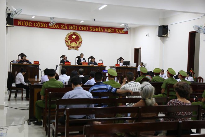 T&ograve;a tuy&ecirc;n &aacute;n 3 năm t&ugrave; về tội D&acirc;m &ocirc; đối với trẻ em, bị c&aacute;o 77 tuổi h&eacute;t lớn: T&ocirc;i phản đối! - Ảnh 17.