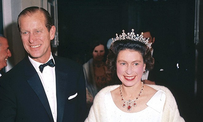 Dù 70 năm trôi qua, Nữ hoàng Elizabeth và Hoàng thân Philip vẫn hạnh phúc trong bộ ảnh kỷ niệm ngày cưới - Ảnh 6.