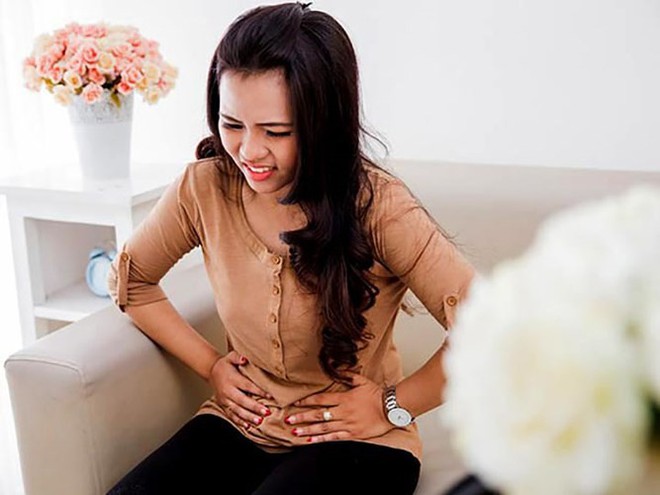 7 l&yacute; do tại sao bạn kh&ocirc;ng n&ecirc;n ăn khi đang di chuyển - Ảnh 2.