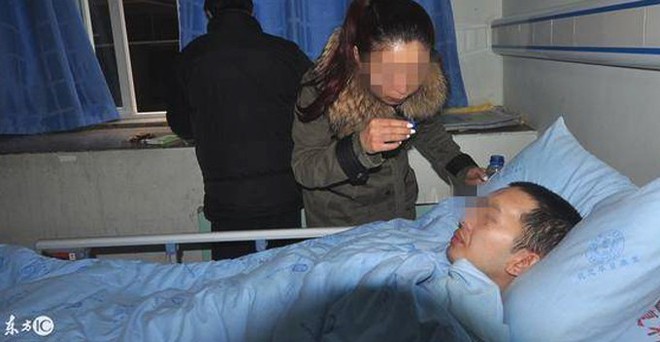 Thanh niên Trung Quốc bị liệt vì chơi game trên điện thoại 2 ngày ròng - Ảnh 1.