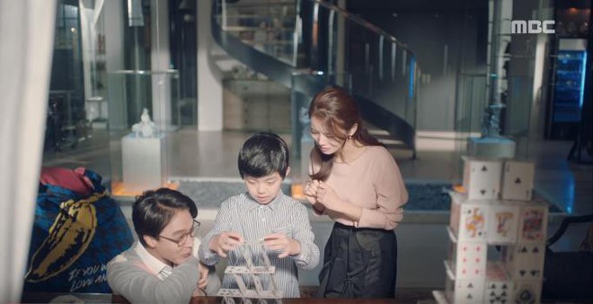 Quá manh động, Yoo Seung Ho không sợ ngứa, kề sát môi robot - Ảnh 8.