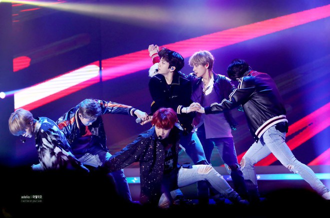 Tổng kết Kpop 2017: T&acirc;n binh chiếm s&oacute;ng, tượng đ&agrave;i ng&atilde; ngựa (P.1) - Ảnh 1.