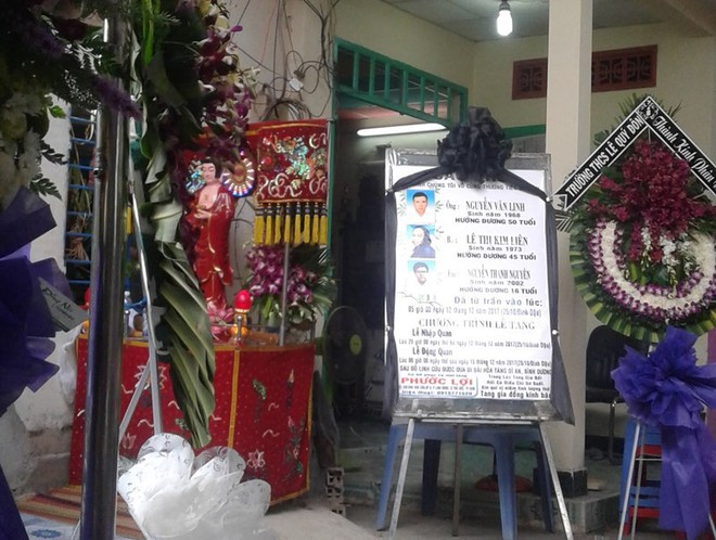 Tử thi 3 người trong gia đ&igrave;nh ở Thủ Đức c&oacute; chất độc - Ảnh 1.