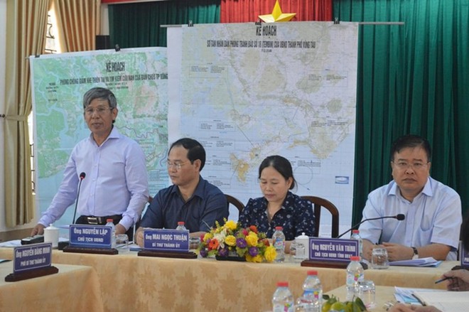 Cấm du kh&aacute;ch tắm biển từ s&aacute;ng 25-12 ​ - Ảnh 1.