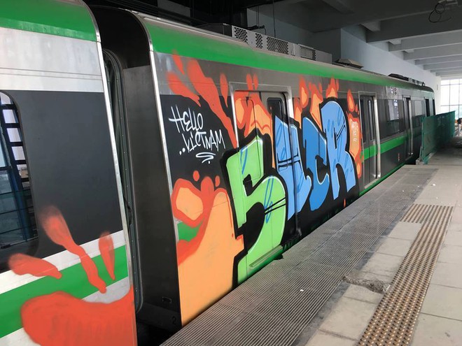 Người bôi bẩn đoàn tàu đường sắt trên cao Cát Linh - Hà Đông bằng hình vẽ graffiti có thể đối diện án tù giam - Ảnh 1.