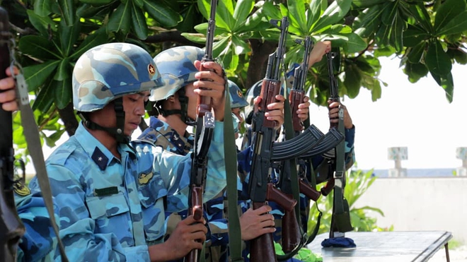 Nắng nóng: Trứng vịt lộn của vợ gửi cho chiến sĩ đảo Trường Sa nở thành đàn vịt con đáng yêu - Ảnh 11.