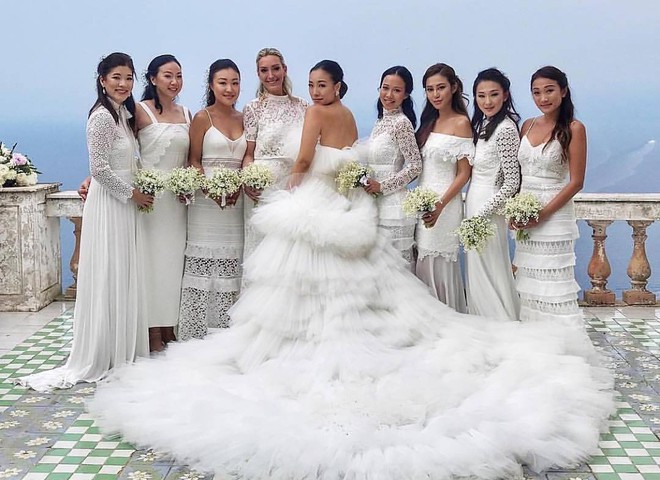 Ngoài váy cưới lộng lẫy, đám cưới của fashion blogger Hong Kong còn xa hoa không tưởng - Ảnh 18.