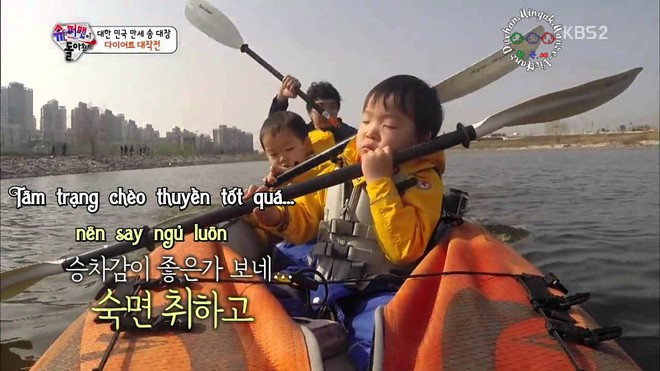 Tuyển tập sao H&agrave;n tự nhi&ecirc;n như ở nh&agrave;, ngủ bất chấp khi đi show! - Ảnh 14.