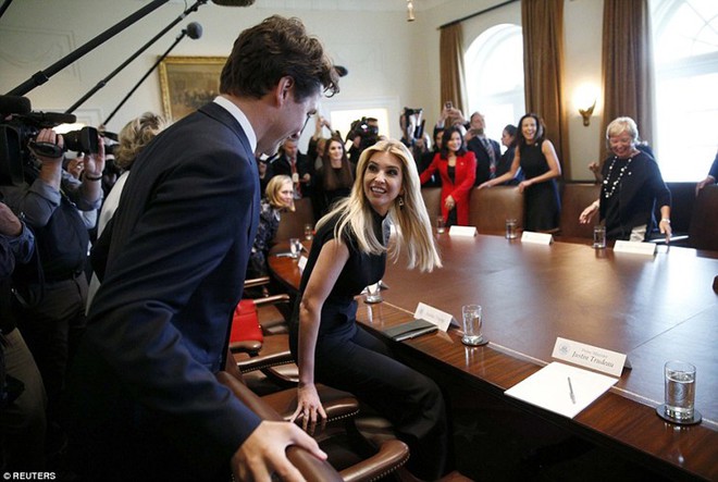 Đi công du tới đâu, Thủ tướng Justin Trudeau cũng phong thái ngời ngời, thu hút mọi ánh nhìn từ mọi người - Ảnh 12. Đi công du tới đâu, Thủ tướng Justin Trudeau cũng phong thái ngời ngời, thu hút mọi ánh nhìn từ mọi người - Ảnh 12.