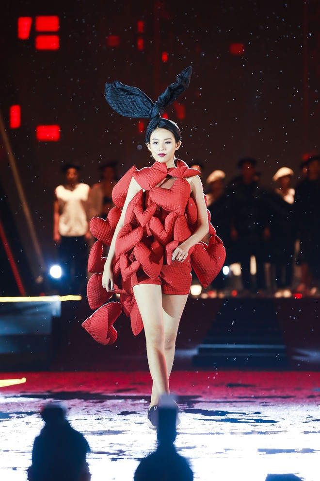Noo Phước Thịnh, Đ&ocirc;ng Nhi khuấy động h&agrave;ng chục ngh&igrave;n kh&aacute;n giả trong đ&ecirc;m hội thời trang &acirc;m nhạc tại Đ&agrave; Nẵng - Ảnh 12.