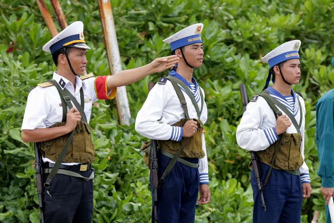 Nắng nóng: Trứng vịt lộn của vợ gửi cho chiến sĩ đảo Trường Sa nở thành đàn vịt con đáng yêu - Ảnh 13.