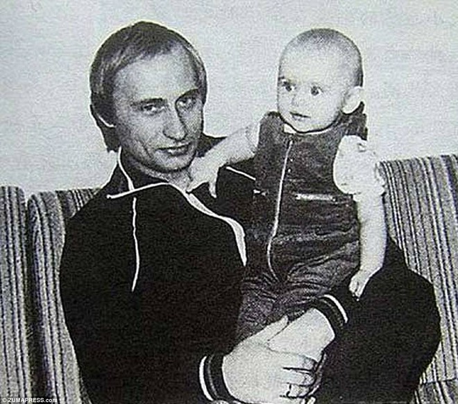 Ảnh hiếm về Putin trước khi trở thành tổng thống - Ảnh 12.