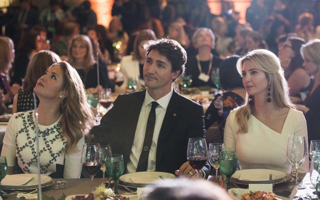 Đi công du tới đâu, Thủ tướng Justin Trudeau cũng phong thái ngời ngời, thu hút mọi ánh nhìn từ mọi người - Ảnh 14. Đi công du tới đâu, Thủ tướng Justin Trudeau cũng phong thái ngời ngời, thu hút mọi ánh nhìn từ mọi người - Ảnh 14.