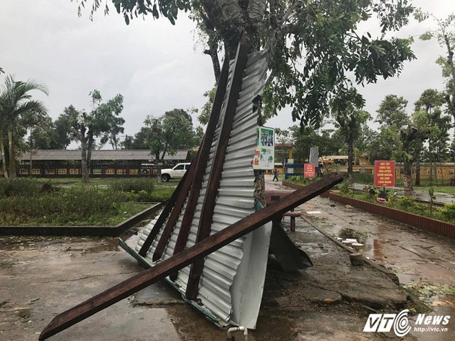 Quảng Bình - Quảng Trị tan hoang, 24 người thương vong sau bão số 10 - Ảnh 16.