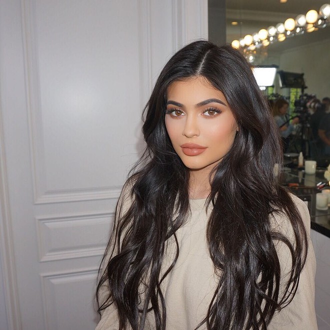 Vì sao Kylie Jenner có thể thành tỷ phú USD giàu sụ ở tuổi 25 chỉ nhờ sự nổi tiếng và thị phi? - Ảnh 17.