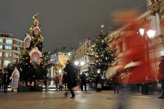 Chùm ảnh: Moscow rực rỡ ánh đèn đón Giáng sinh 2017 - Ảnh 15.