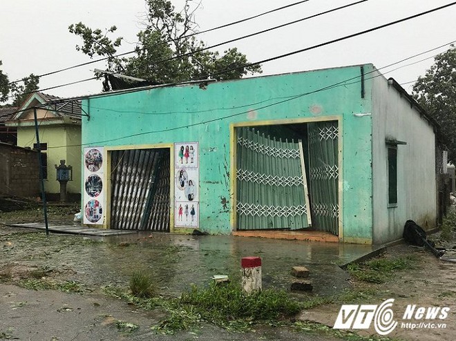 Quảng Bình - Quảng Trị tan hoang, 24 người thương vong sau bão số 10 - Ảnh 18.