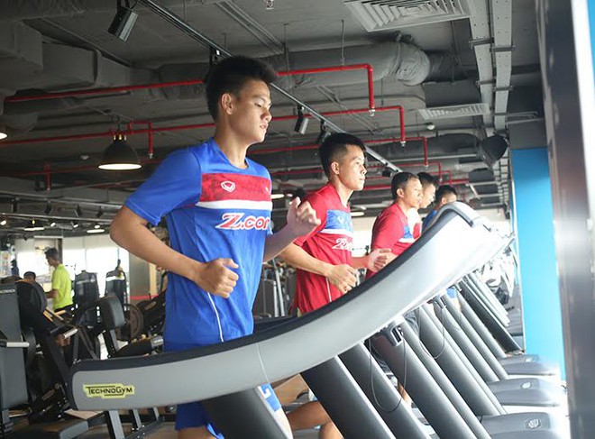 Tuyển thủ U22 VN h&ugrave;ng hục tập GYM, C&ocirc;ng Phượng mất t&iacute;ch b&iacute; ẩn - Ảnh 3.