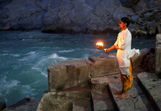 Ấn Độ: Dòng sông thiêng Ganga xưa kia, giờ đã thành dòng sông chết - Ảnh 3.