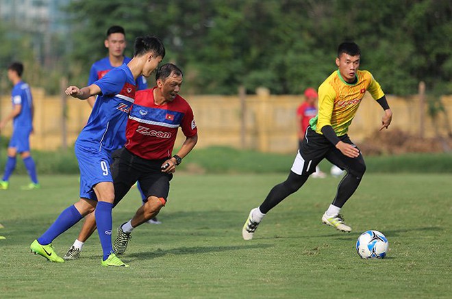 U22 Việt Nam đổi chiến thuật, sang Malaysia &eacute;m qu&acirc;n sớm - Ảnh 3.